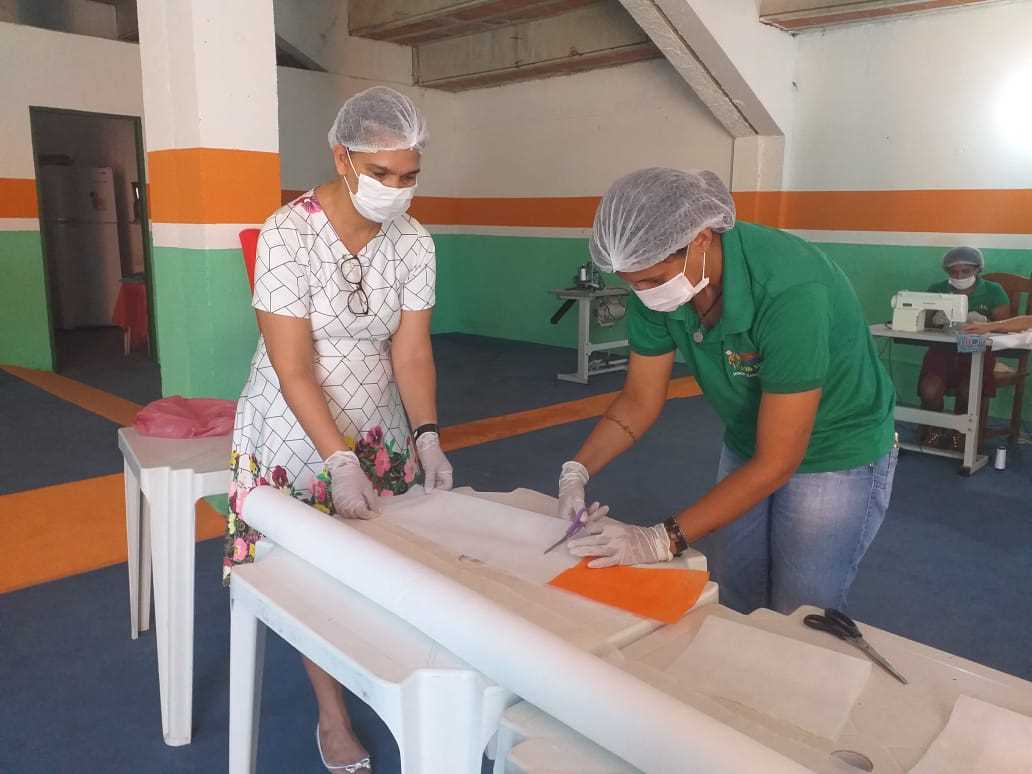 Camacã: Secretaria de Assistência Social confecciona máscaras e faz doações11